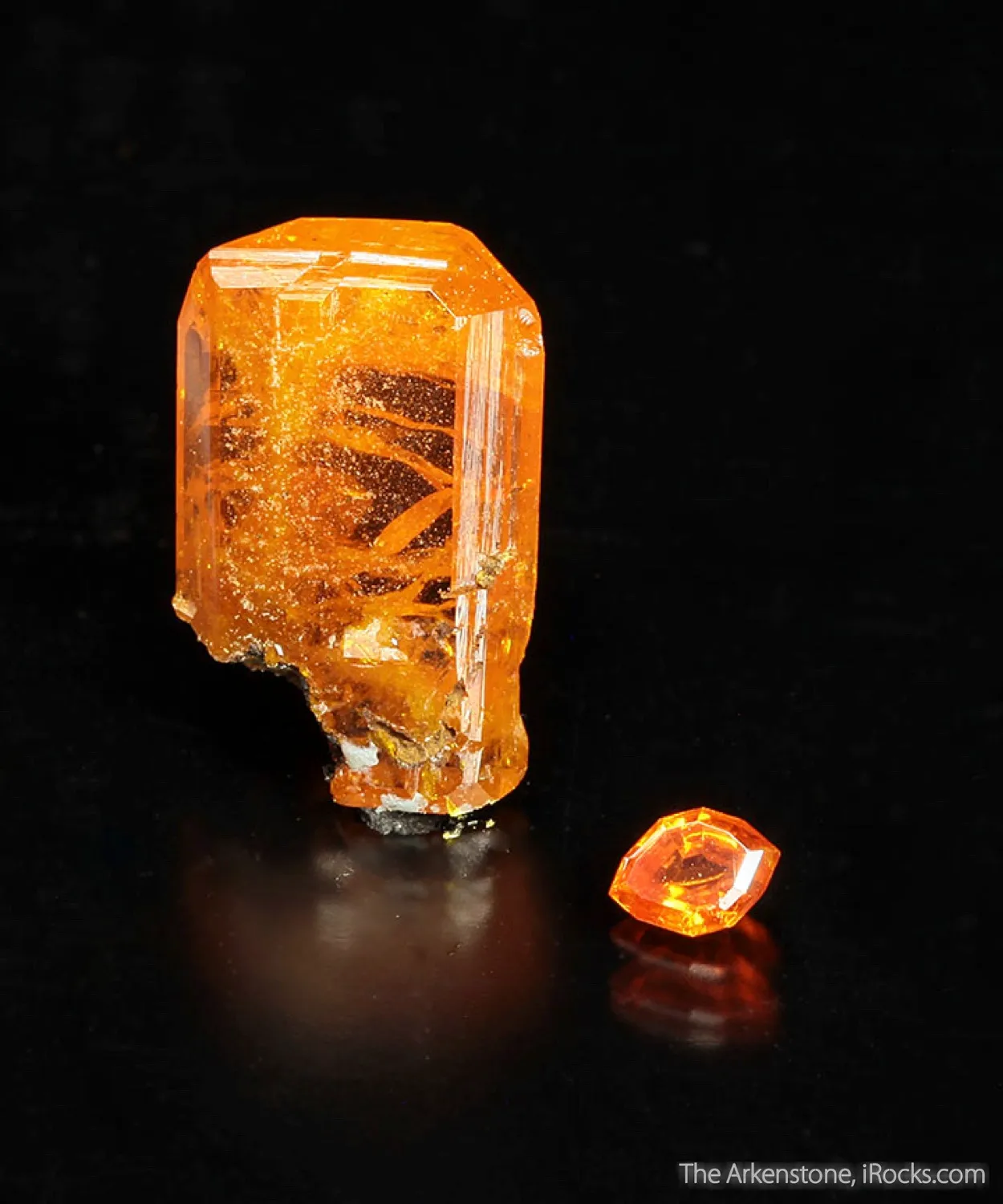 Wulfenite (rough and cut set) - image 1