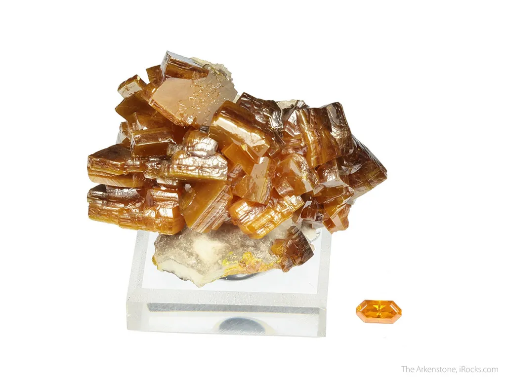 Wulfenite (rough and cut set) image