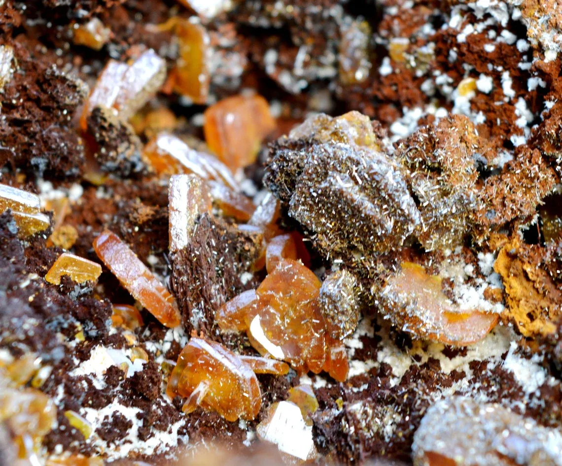 Wulfenite & Vanadinite on limonite - 2210 grams - Erupción Mine, Los Lamentos Mts, Chihuahua, Mexico - image 7