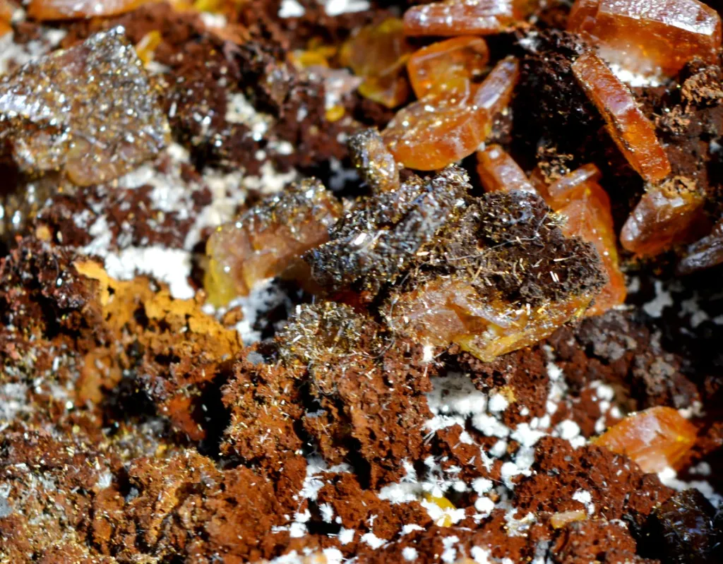 Wulfenite & Vanadinite on limonite - 2210 grams - Erupción Mine, Los Lamentos Mts, Chihuahua, Mexico - image 4