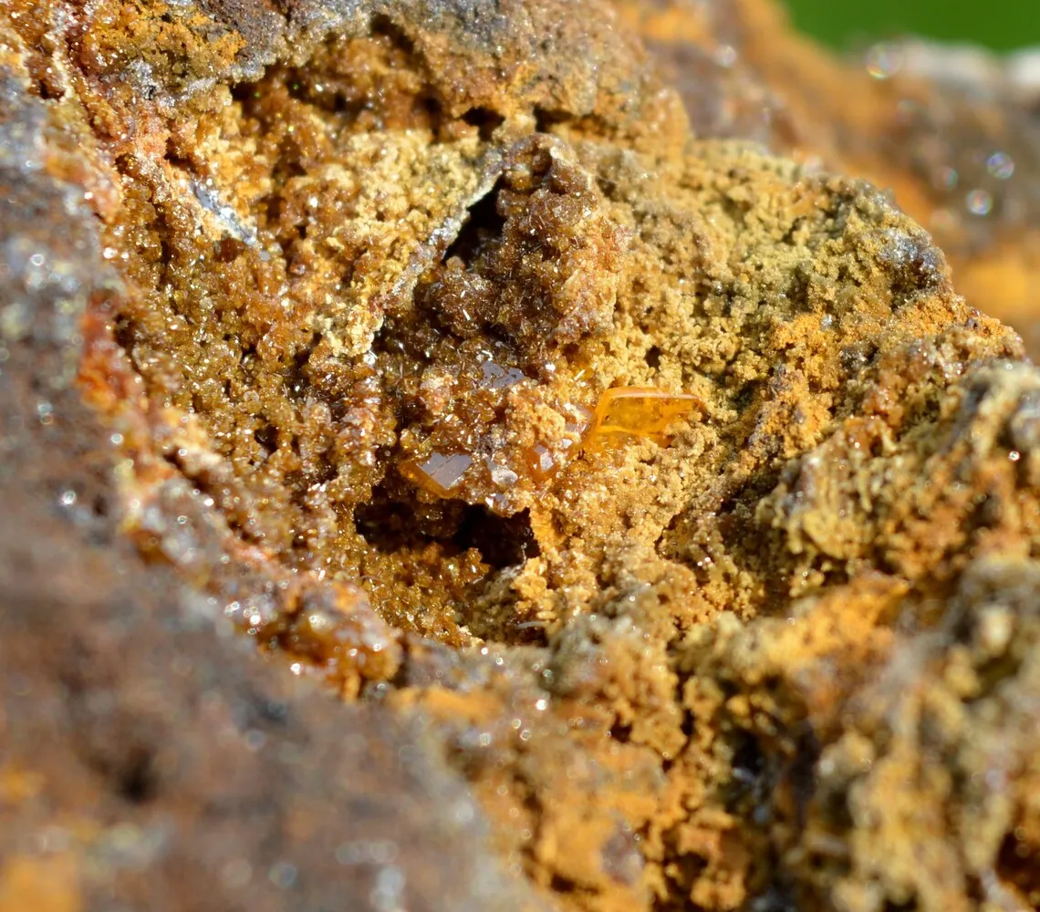 Wulfenite & Vanadinite on limonite - 424 grams - Erupción Mine, Los Lamentos Mts, Chihuahua, Mexico - image 8