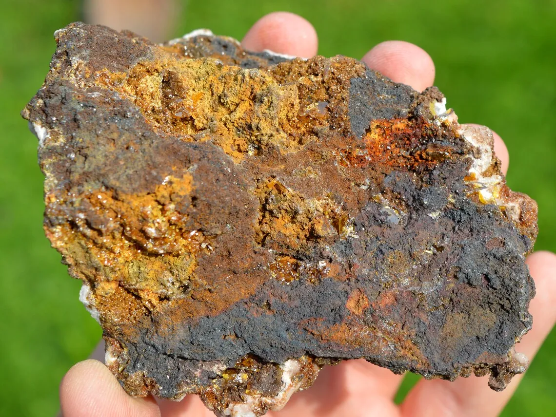 Wulfenite & Vanadinite on limonite - 424 grams - Erupción Mine, Los Lamentos Mts, Chihuahua, Mexico - image 10
