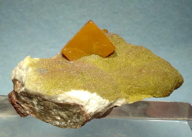Wulfenite, Vanadinite (Var: Endlichite) image