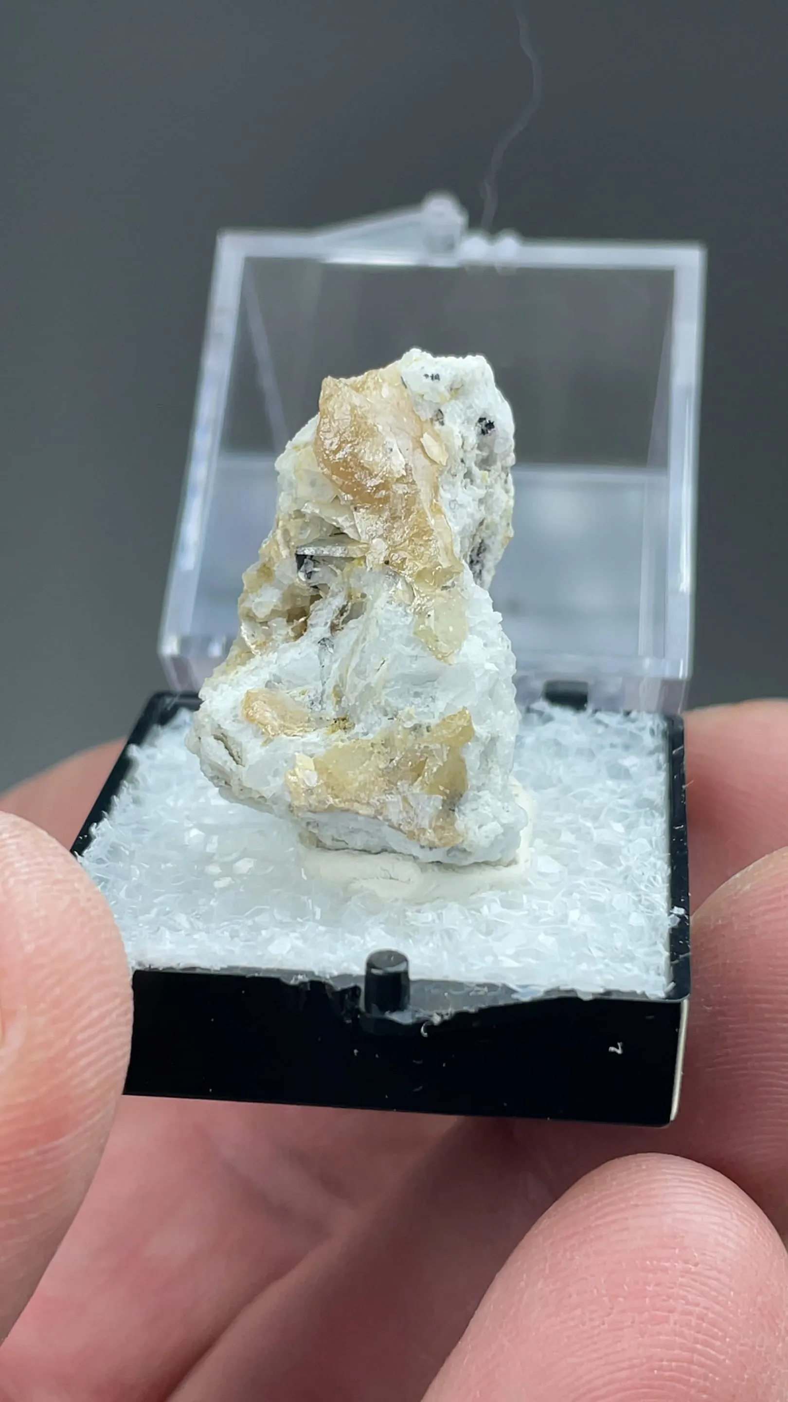 Wulfenite var. Chillagite with Barite, Cerussite - image 2