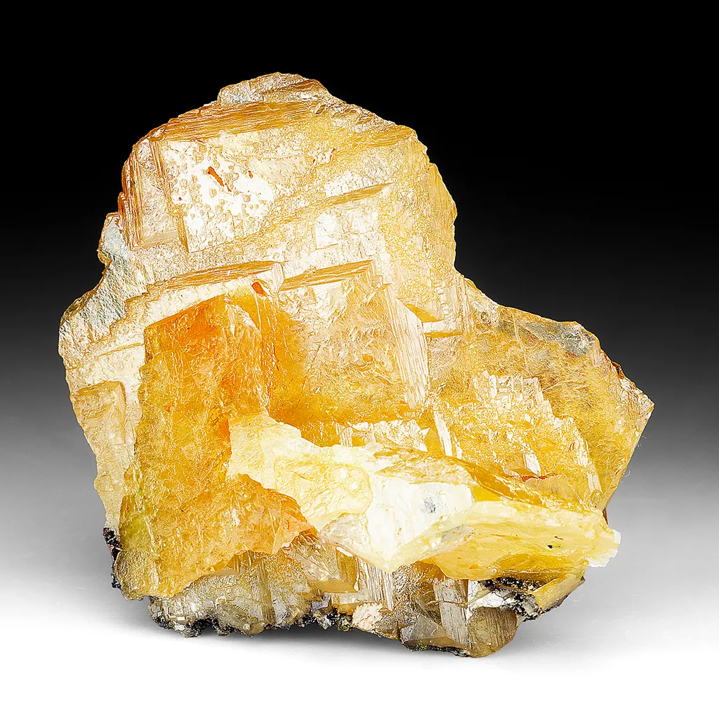Wulfenite with Calcite image