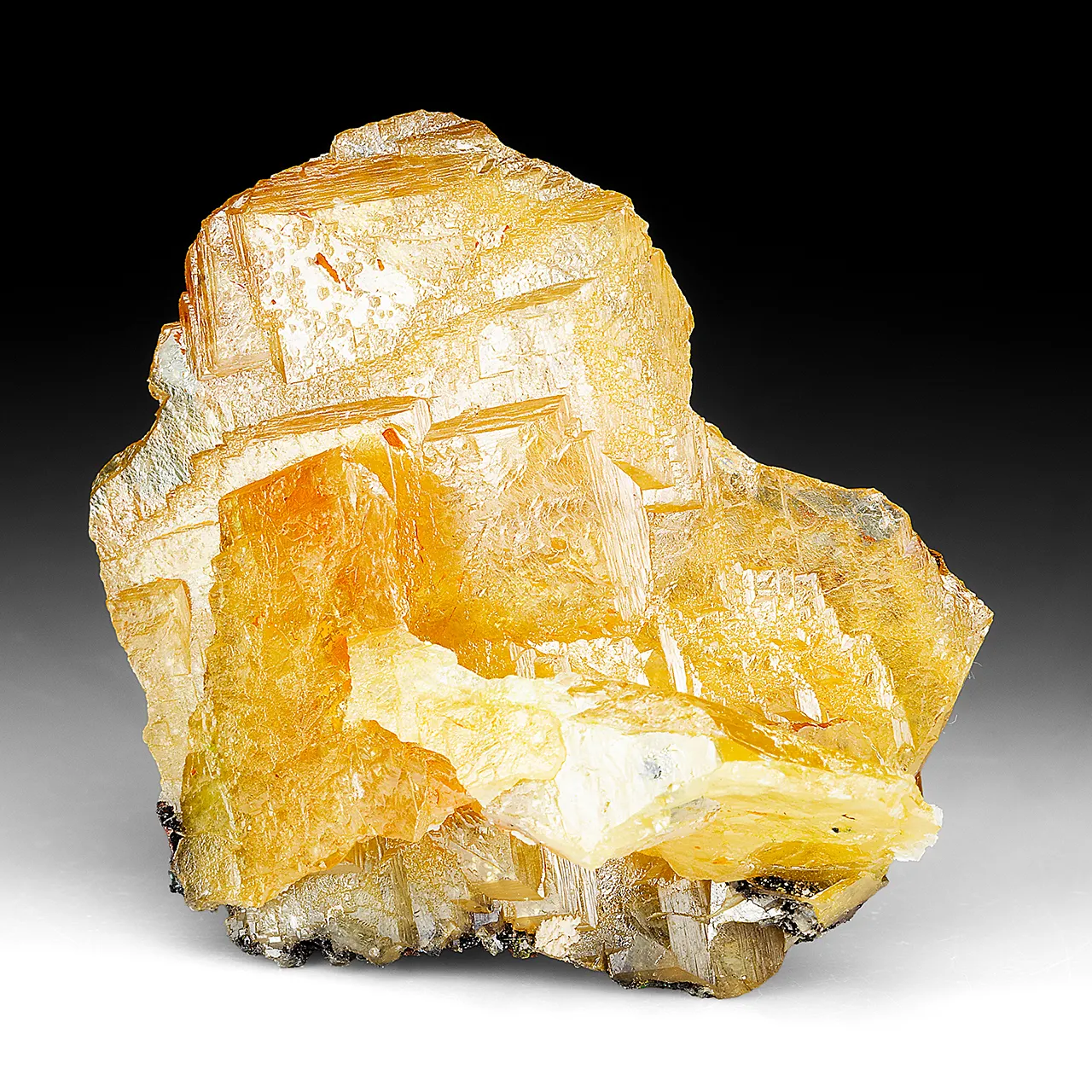 Wulfenite with Calcite - image 1
