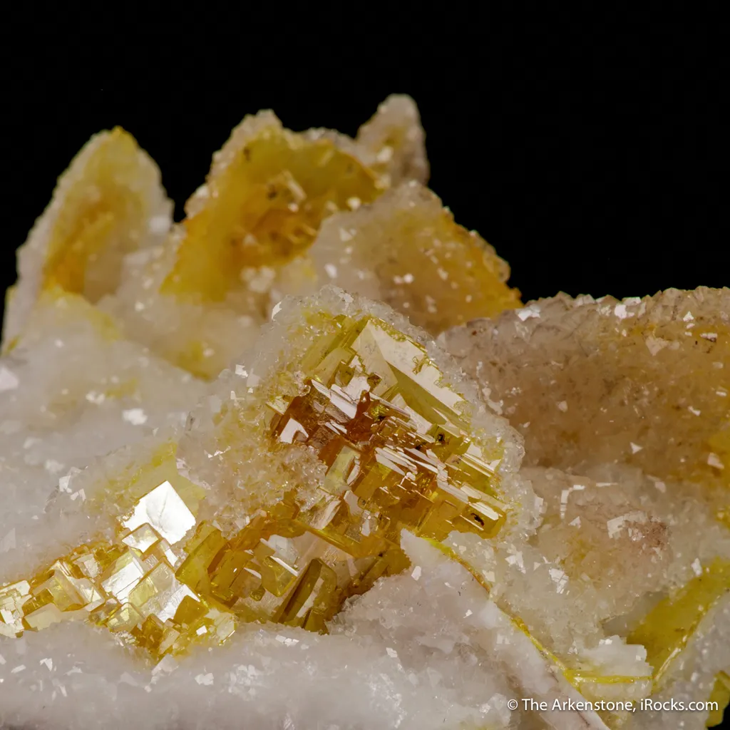 Wulfenite with Calcite - image 4