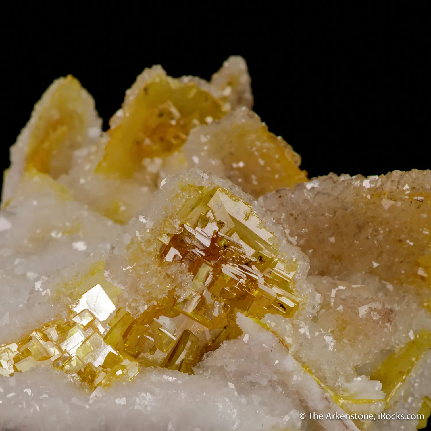 Wulfenite with Calcite - image 4