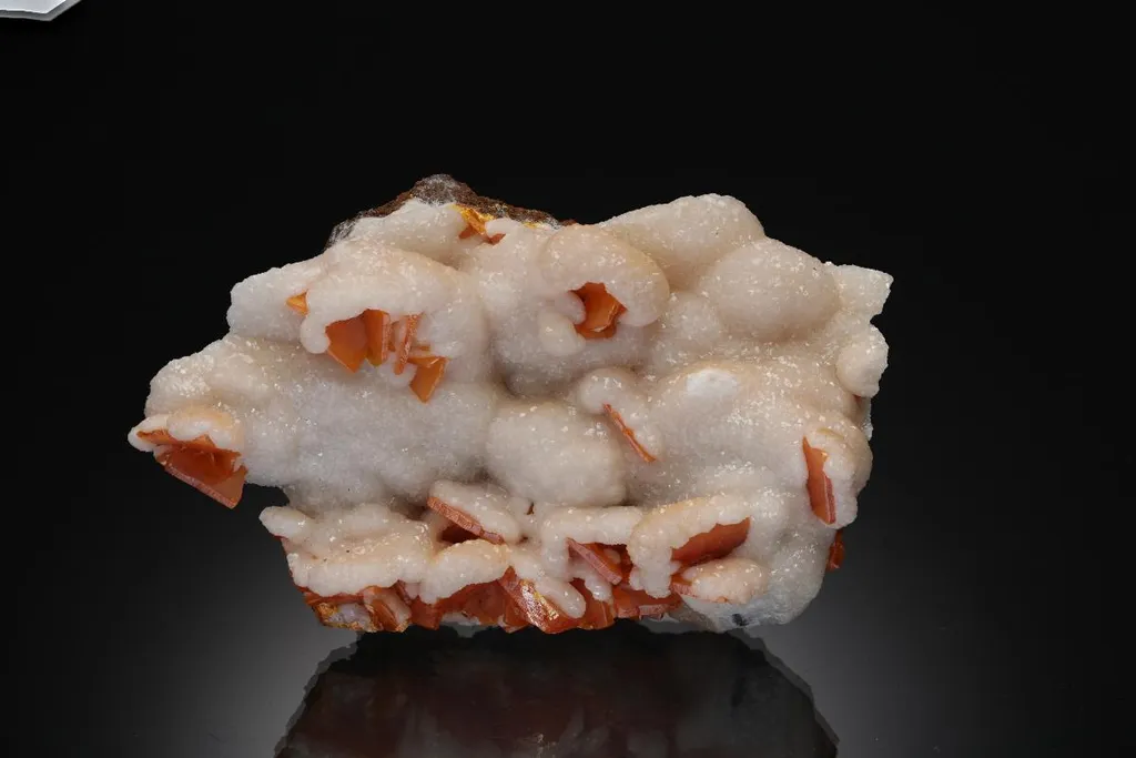 Wulfenite with Calcite image