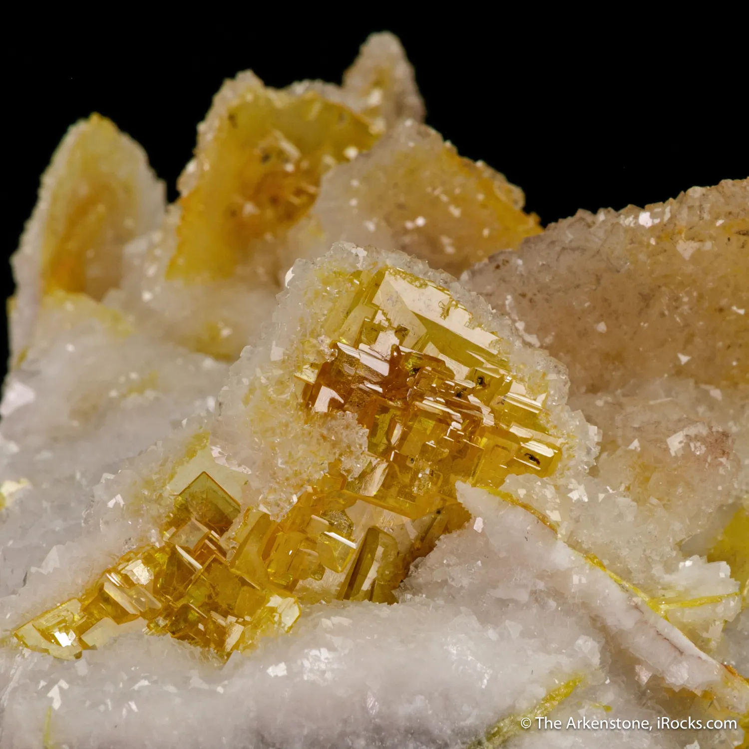 Wulfenite with Calcite - image 3