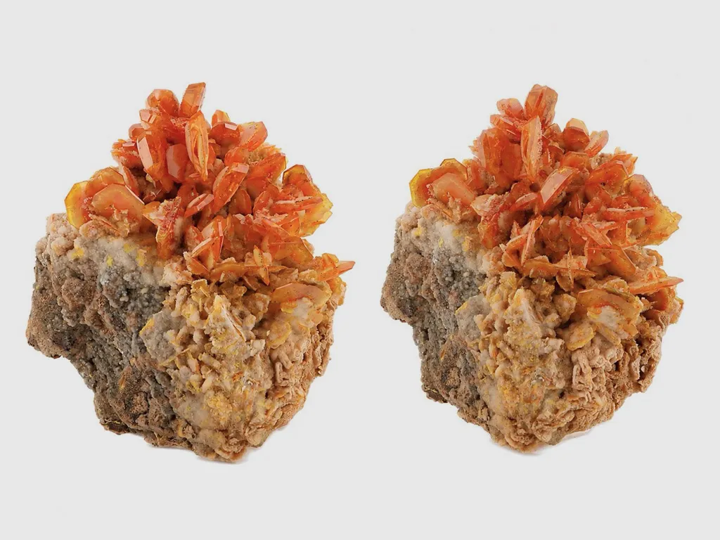 Wulfenite with Calcite image