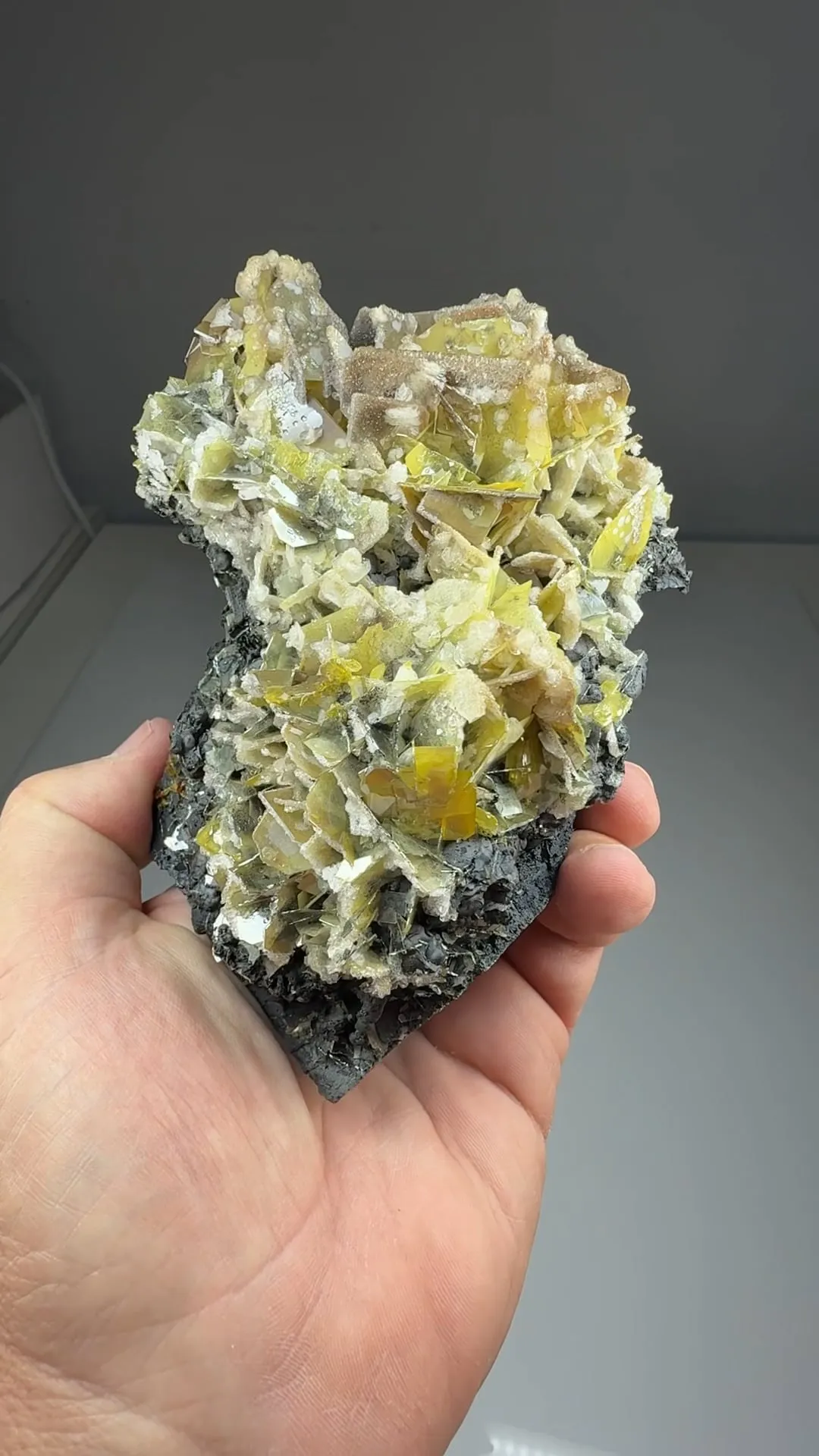Wulfenite with Calcite - image 2