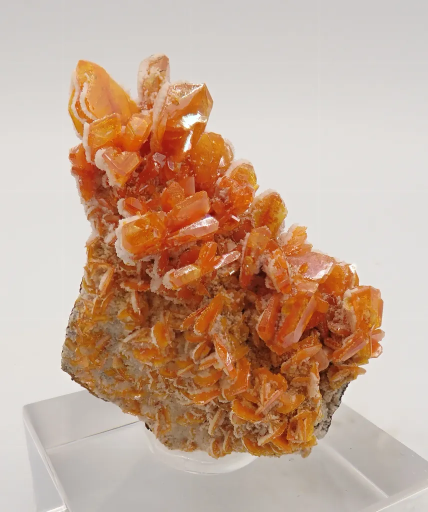 Wulfenite with Calcite image