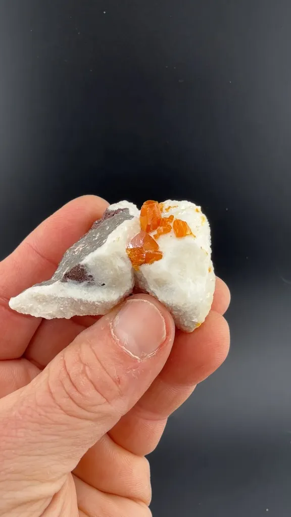 Wulfenite with Calcite image