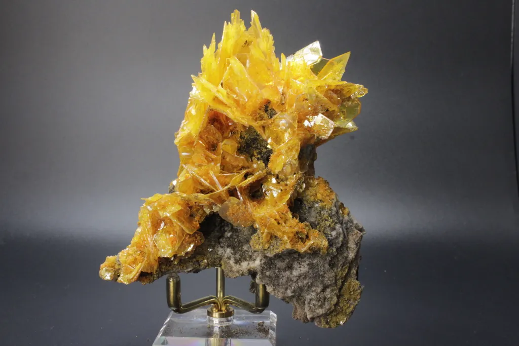 Wulfenite with Mimetite image