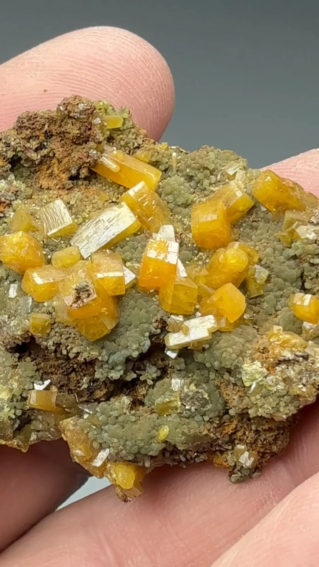 Wulfenite with Mimetite - image 2
