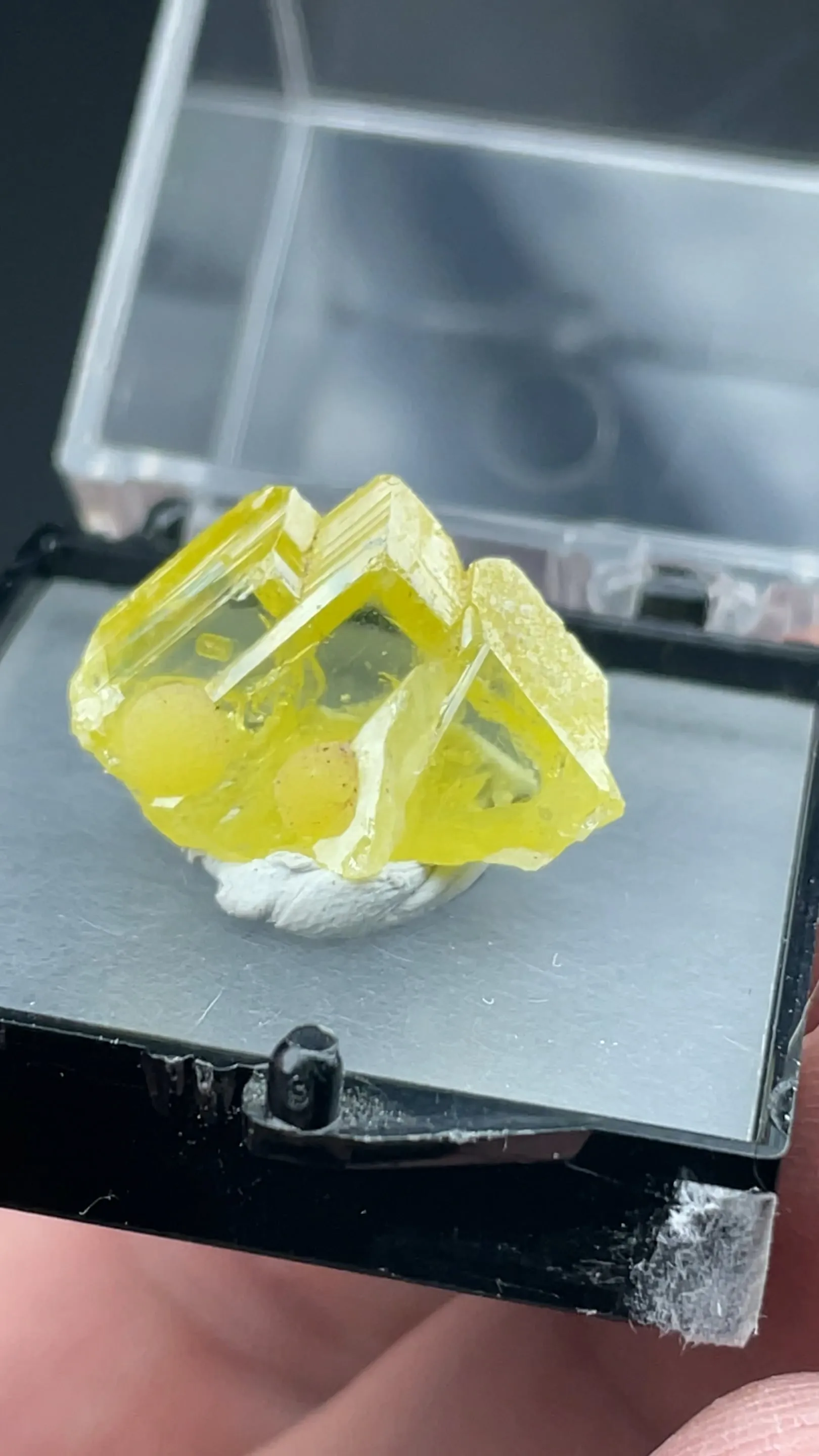 Wulfenite with Mimetite - image 2