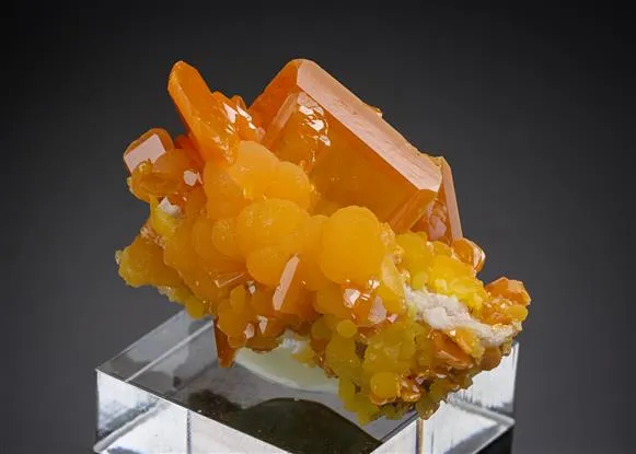Wulfenite with Mimetite image