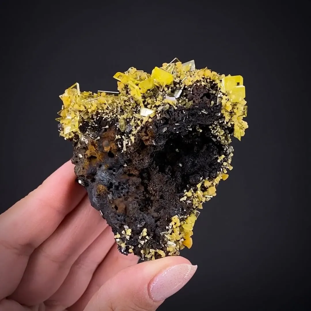 Wulfenite with Mimetite - image 2