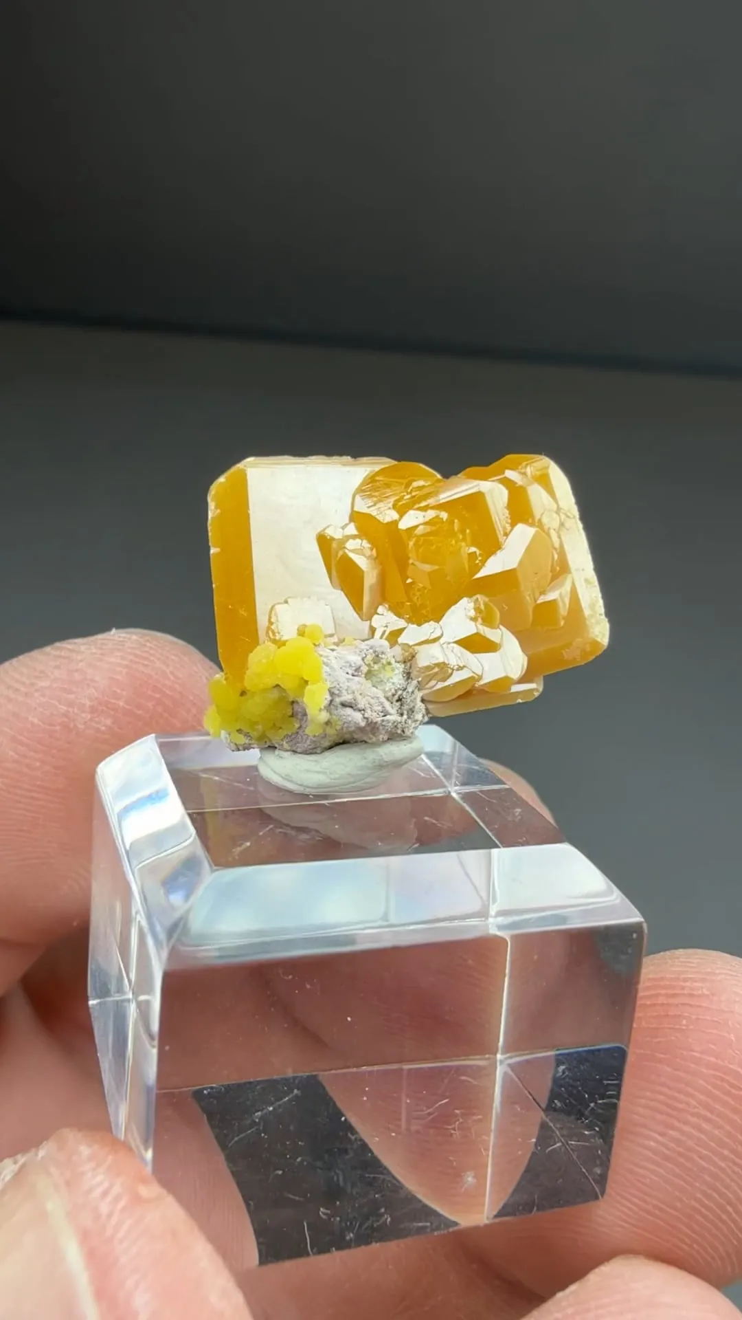 Wulfenite with Mimetite - image 2