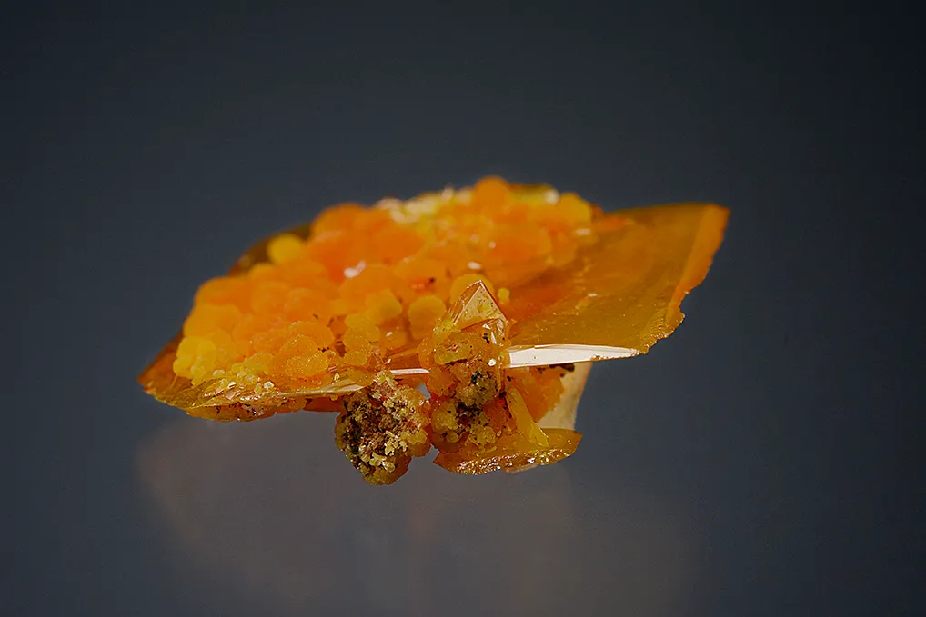 Wulfenite with Mimetite - image 2