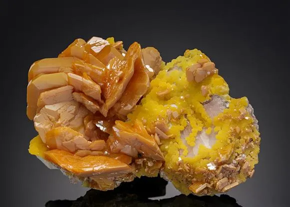 Wulfenite with Mimetite image
