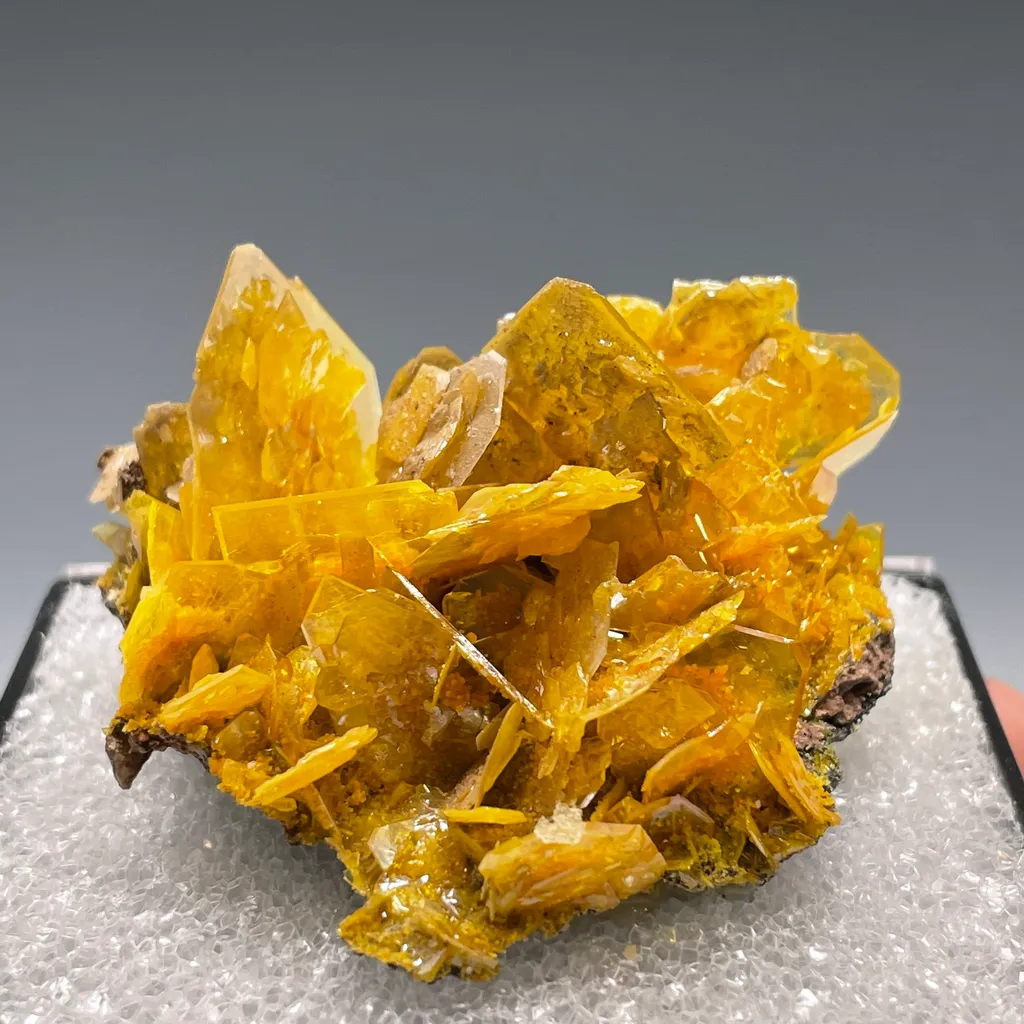 Wulfenite with Mimetite image