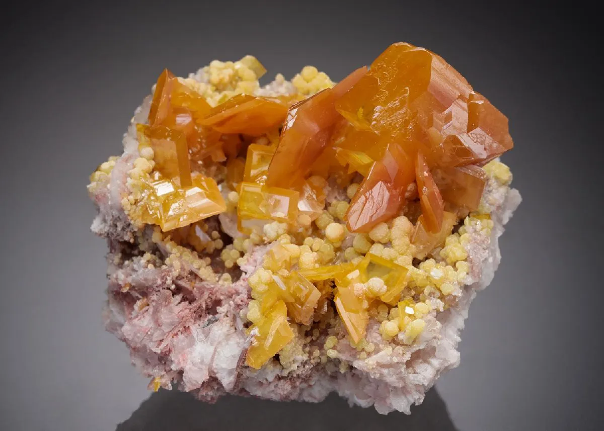 Wulfenite with Mimetite - image 1