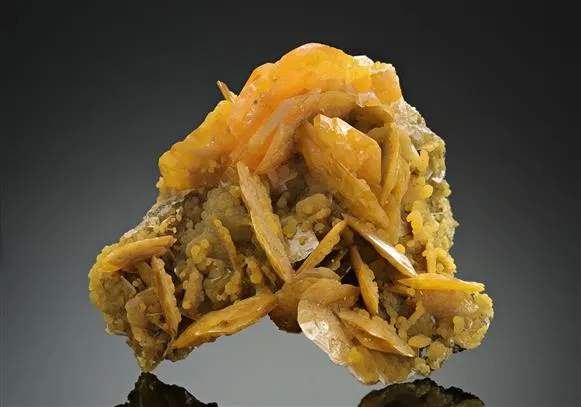 Wulfenite with Mimetite image