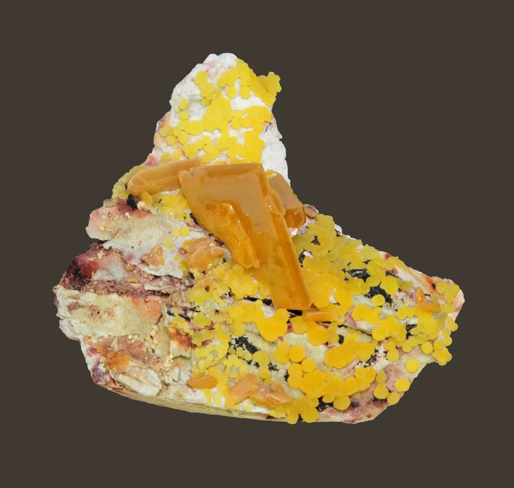 Wulfenite with mimetite, Mexico, Ascención Municipality, La Morita Mine image