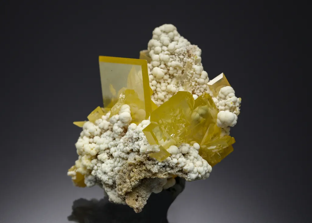 Wulfenite with Phosphohedyphane - image 3