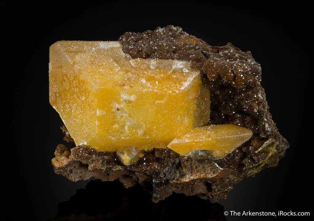 Wulfenite with Quartz image