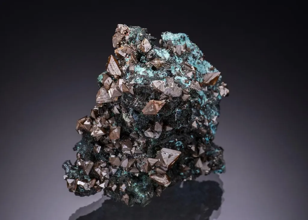 Wulfenite with Serpierite / DEVILLINE image