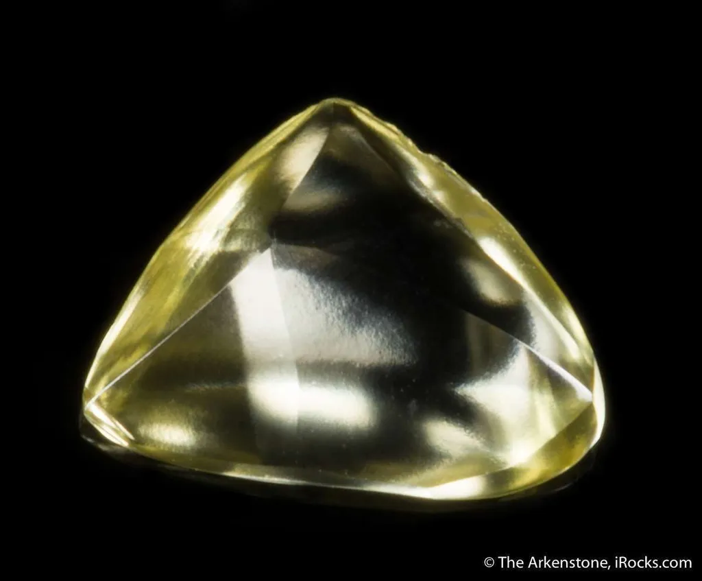 Yellow Diamond (macle twinned) - image 4