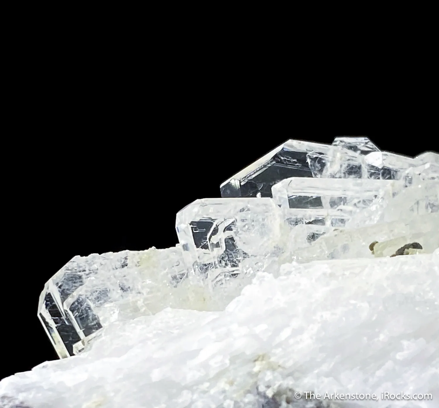 Yugawaralite on Quartz - image 4