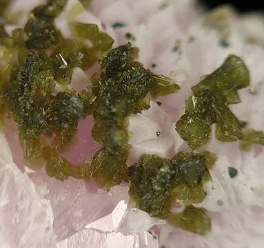 Zanazziite, Quartz (Var: Rose Quartz) - image 2