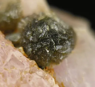 Zanazziite, Quartz (Var: Rose Quartz) - image 2