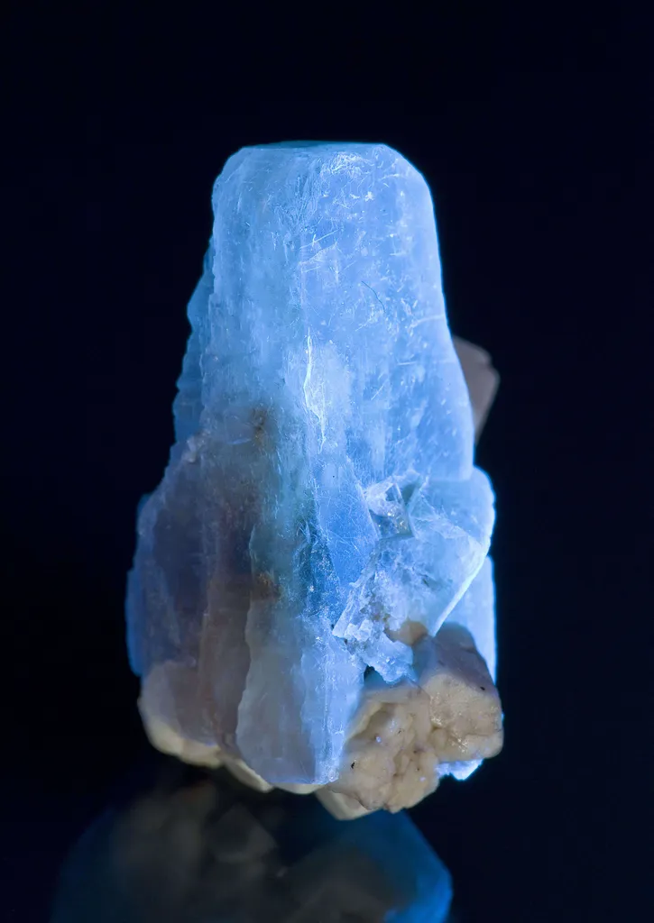 Zektzerite image