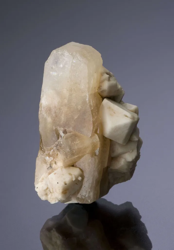Zektzerite - image 4