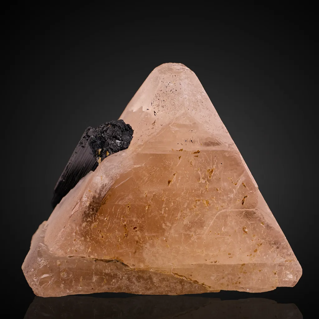 Zektzerite. Arfvedsonite image