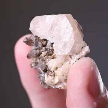 Zektzerite