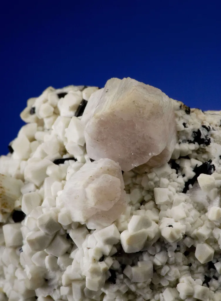 Zektzerite - image 5