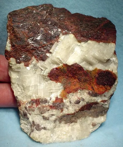 Zincite, Calcite, Tephroite image