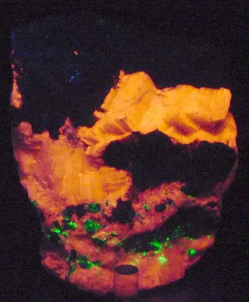 Zincite, Calcite, Tephroite - image 3
