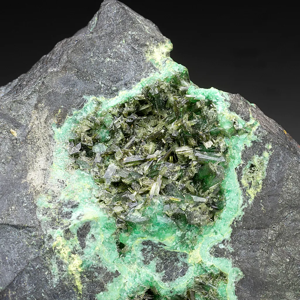 Zincolivenite image