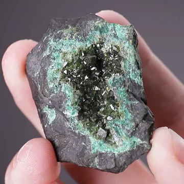 Zincolivenite