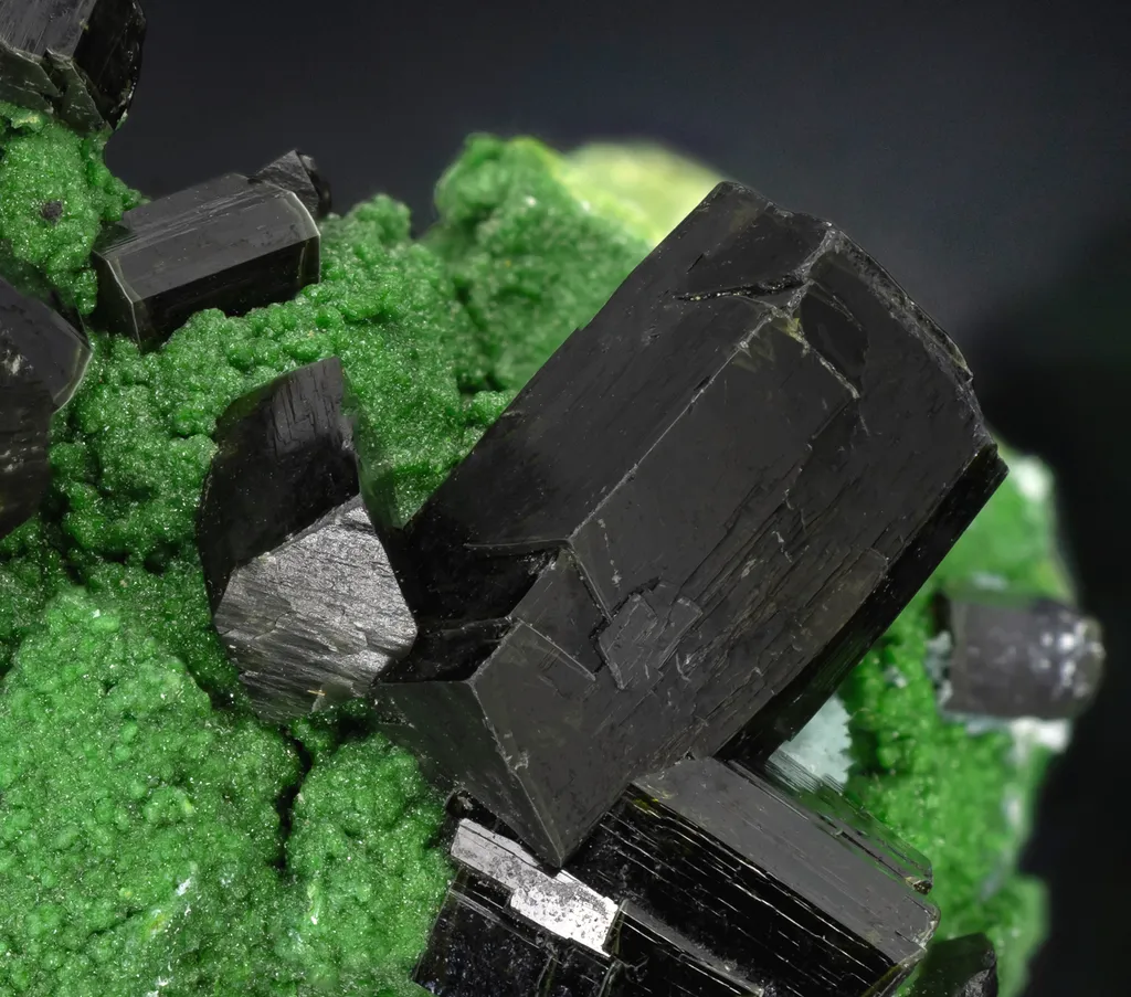 Zincolivenite on Arsentsumebite (TL)