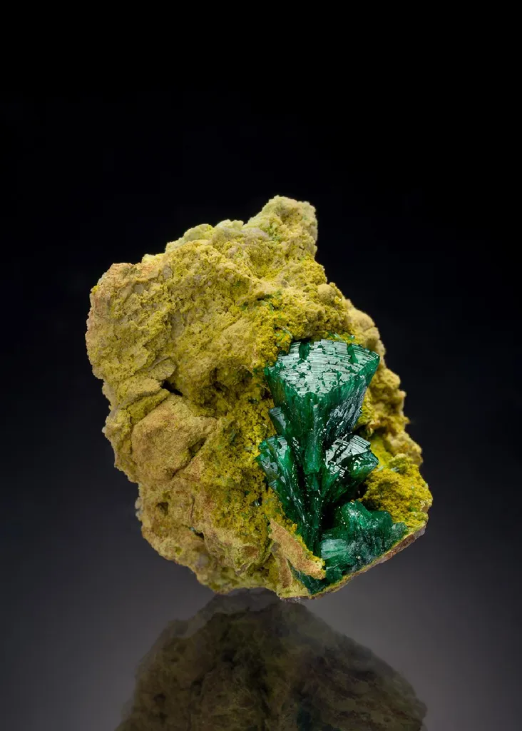 Zincolivenite on Gartrellite image