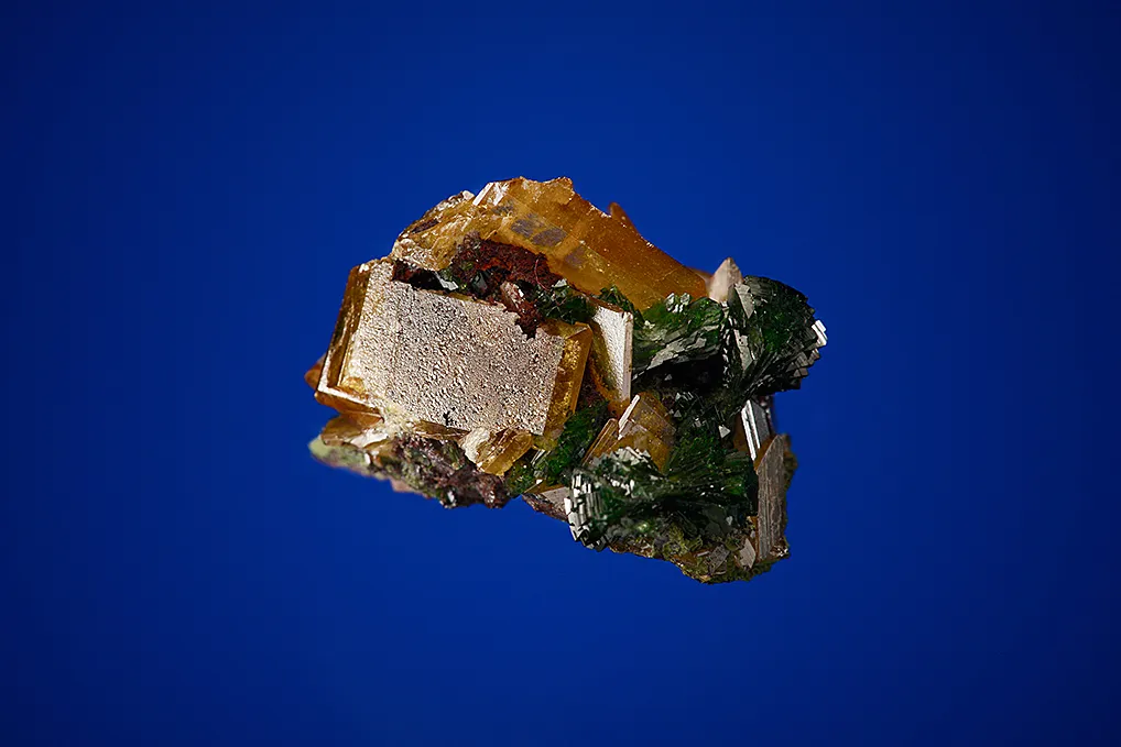 Zincolivenite on Wulfenite - image 4