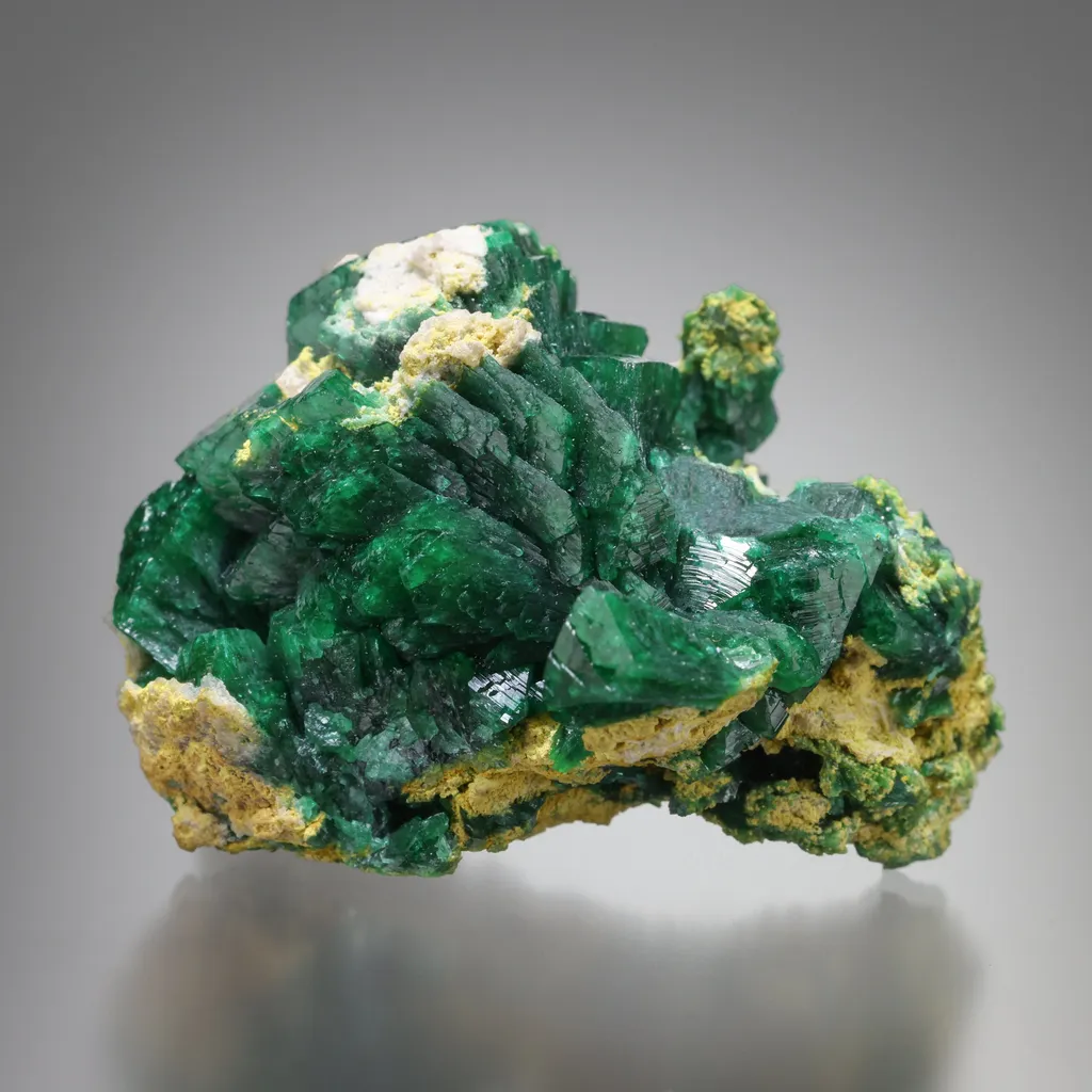 Zincolivenite with Ferrilotharmeyerite image